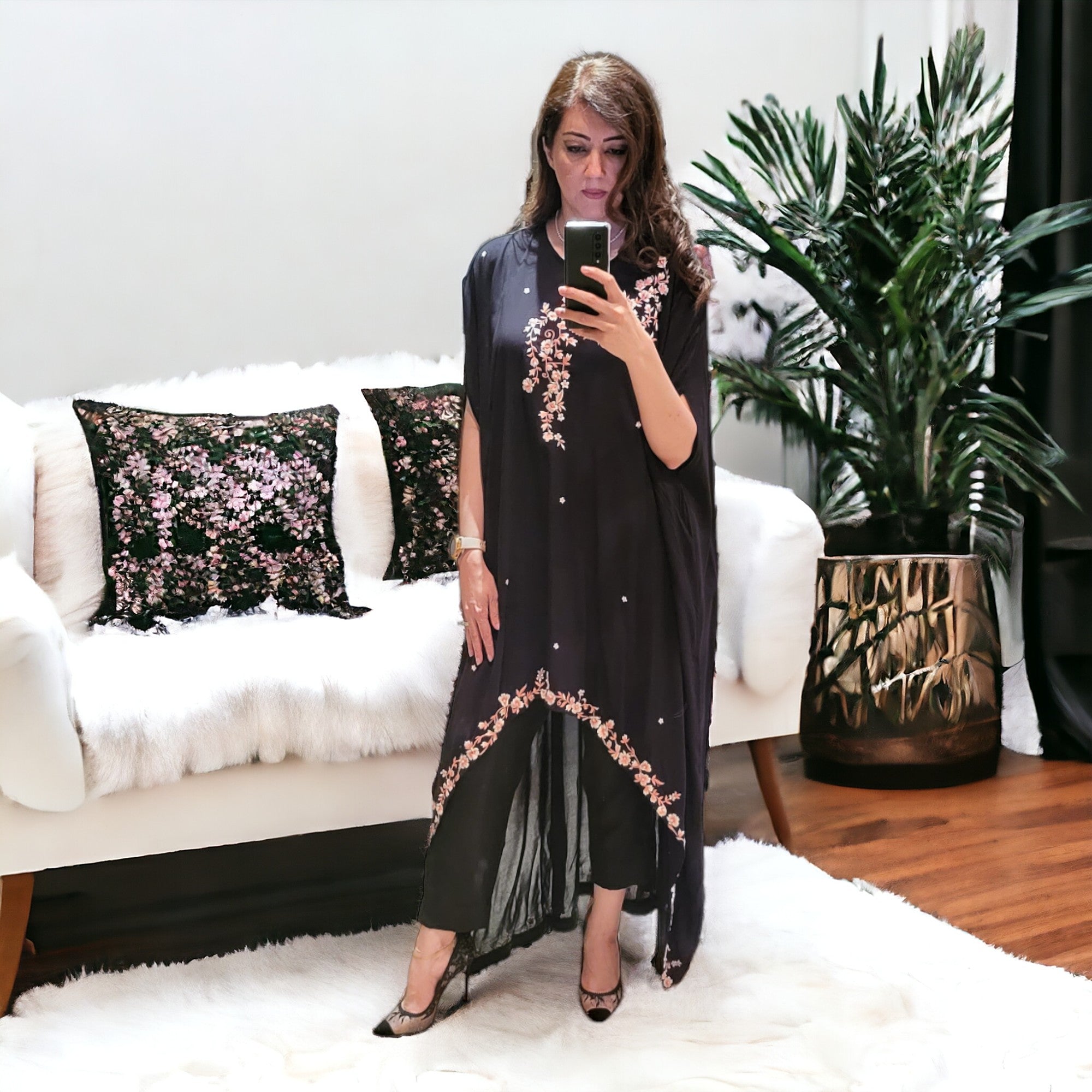 SM-003-BLACK CAPE