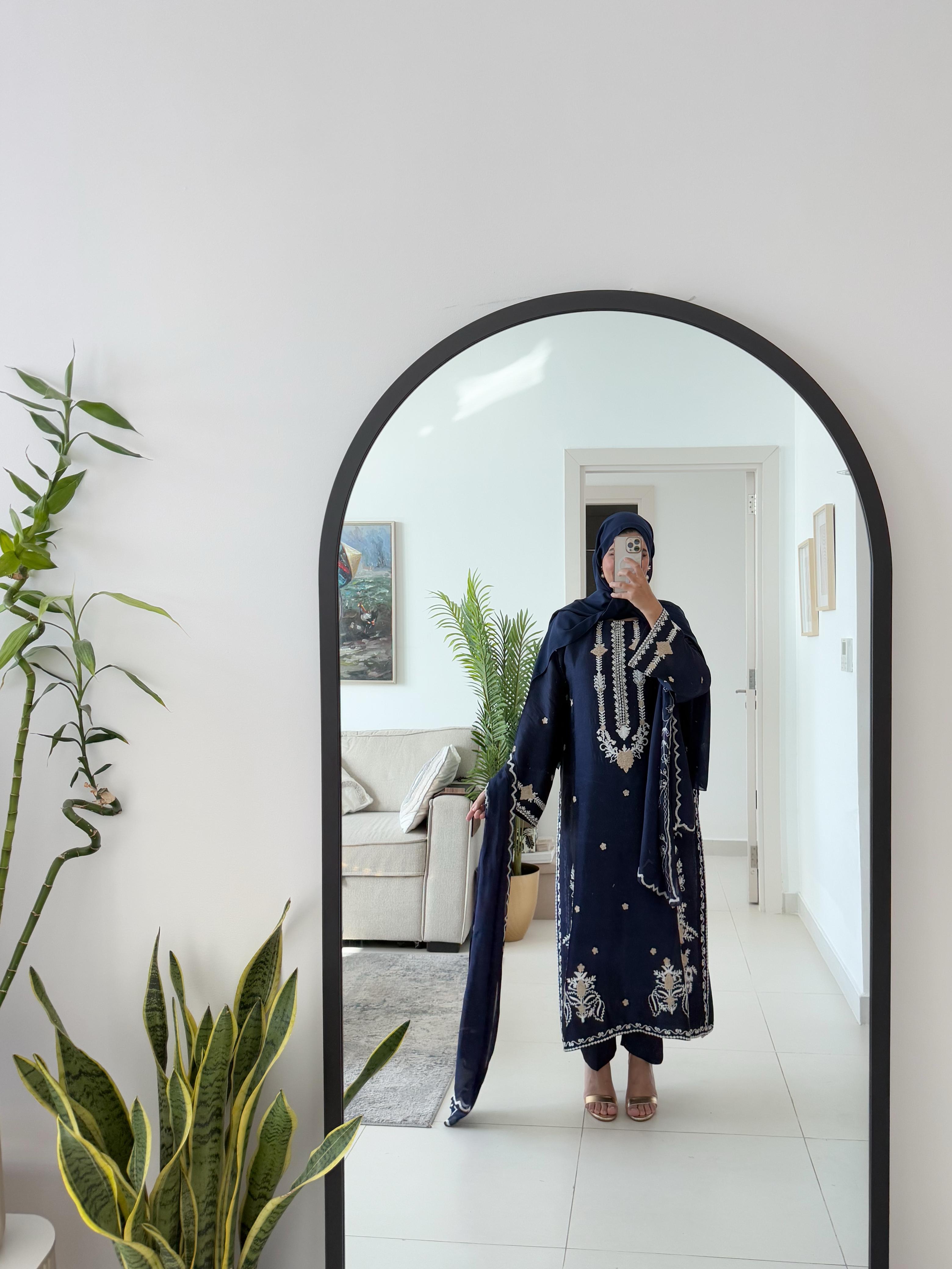 Royal Aari Luxe